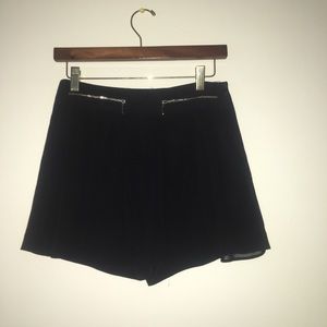 LOVE CULTURE BLACK SKORT